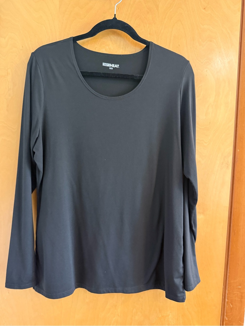 32 Degrees Black Long-Sleeve Scoop Neck Tee